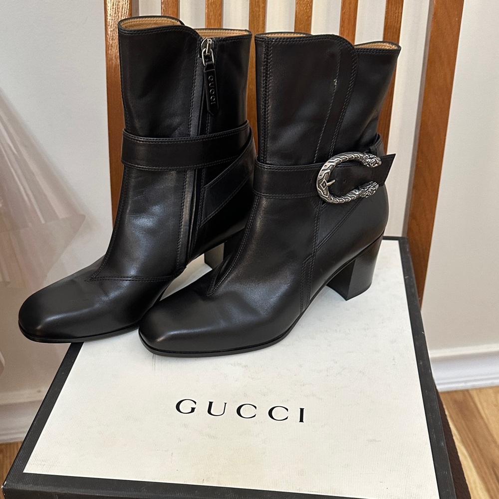 Gucci Black Heeled Leather Boots with Buckle